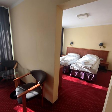 Hotel Arkadia Kielce Esterno foto