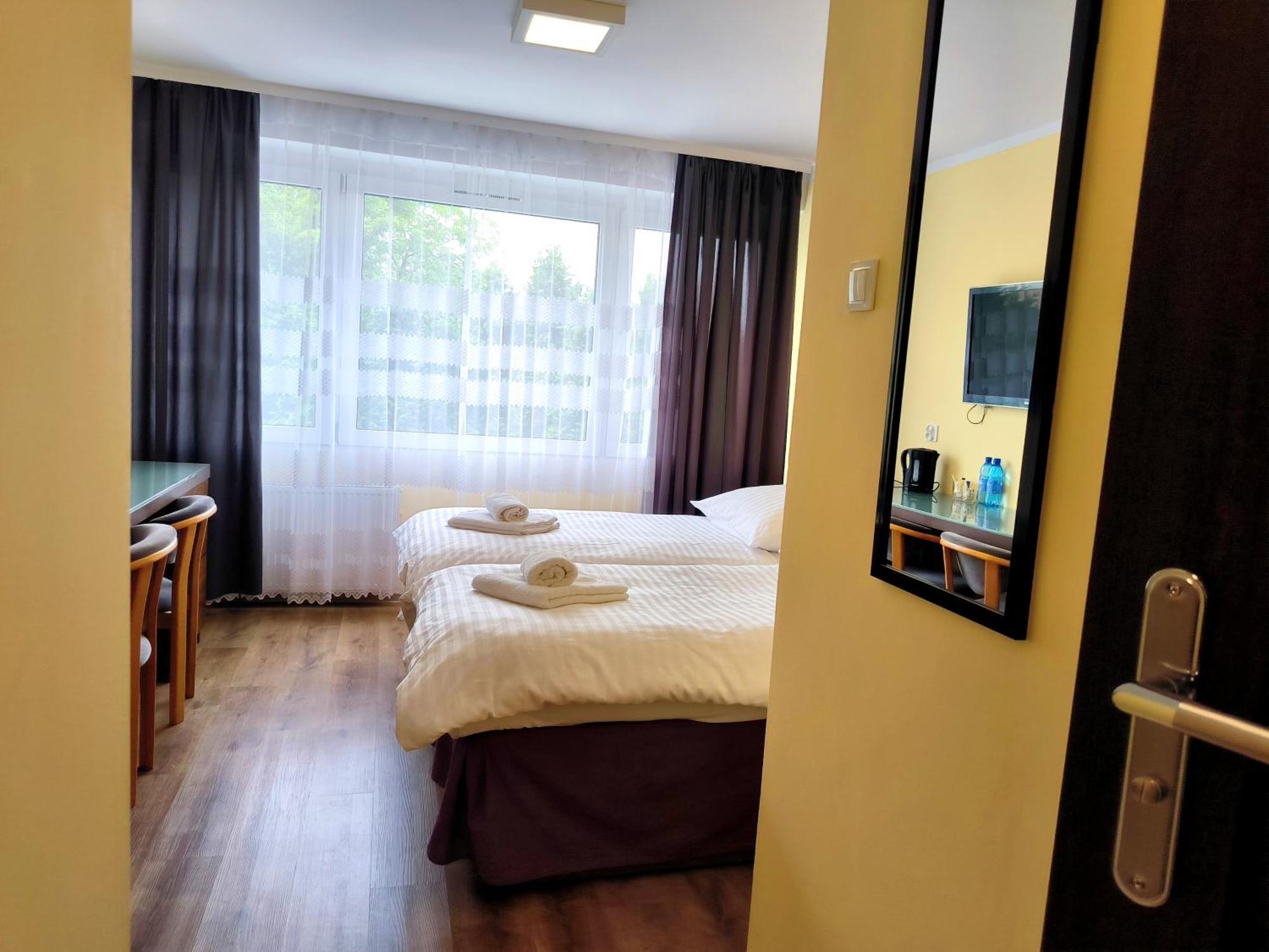 Hotel Arkadia Kielce Esterno foto