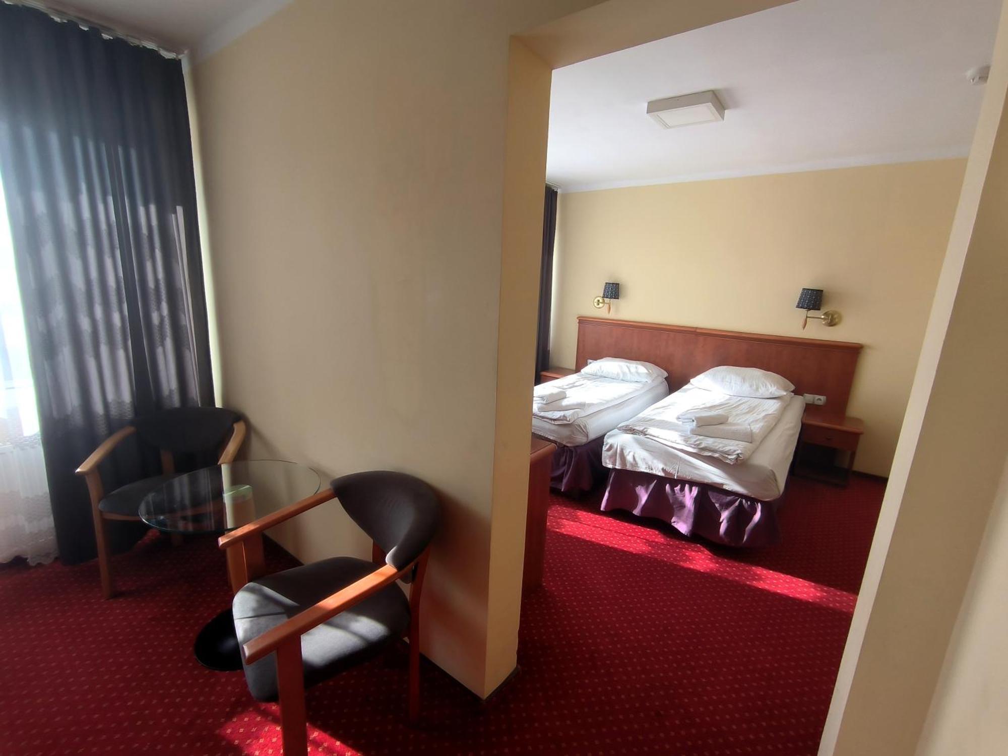 Hotel Arkadia Kielce Esterno foto